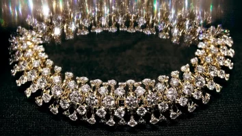 Nikos Koulis a conceput un nou tip de montură care face ca diamantele să pară că plutesc. Care sunt cele mai impresionante bijuterii