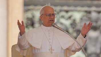 Papa Leon al XIV-lea își va lua o vacanță de vară pentru a se concentra asupra problemelor cu care se confruntă biserica