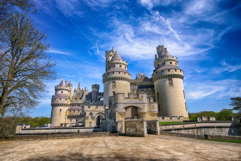 Pierrefonds este o cetate fortificată care datează din epoca medievală. De ce nu trebuie să ratezi castelul