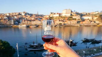 Porto interzice vânzarea de alcool în spații publice. Ce alte orașe turistice cunoscute au restricții similare