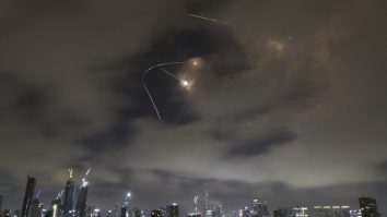 BREAKING NEWS: Iranul atacă baza americană Al-Udeid din Qatar