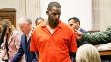 Avocații lui R. Kelly cer eliberarea lui urgentă în detenție la domiciliu. Echipa acuză oficialii de conspirație pentru a-l ucide