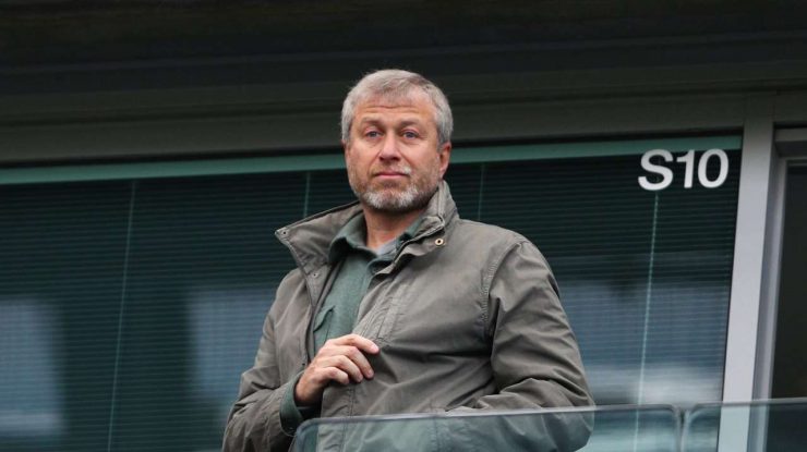 UK amenință că îl va da în judecată pe Roman Abramovich, pentru a elibera cele 2,5 miliarde de lire din vânzarea Chelsea. Banii erau destinați victimelor din Ucraina