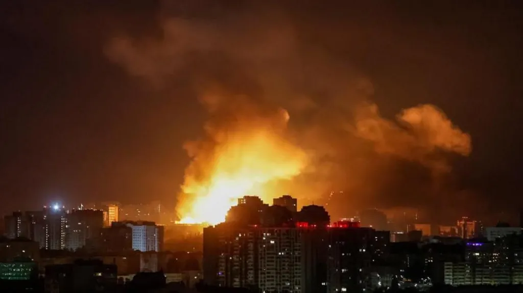 Rusia a lansat unul dintre cele mai mari atacuri asupra capitalei Ucrainei. Cel puțin 15 persoane au murit și peste 100 au fost rănite