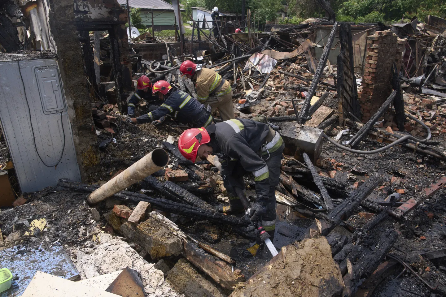 Cinci persoane au murit în orașul Pryluky în urma unui atac nocturn cu drone rusești. Zelenski cere sancțiuni internaționale mai dure