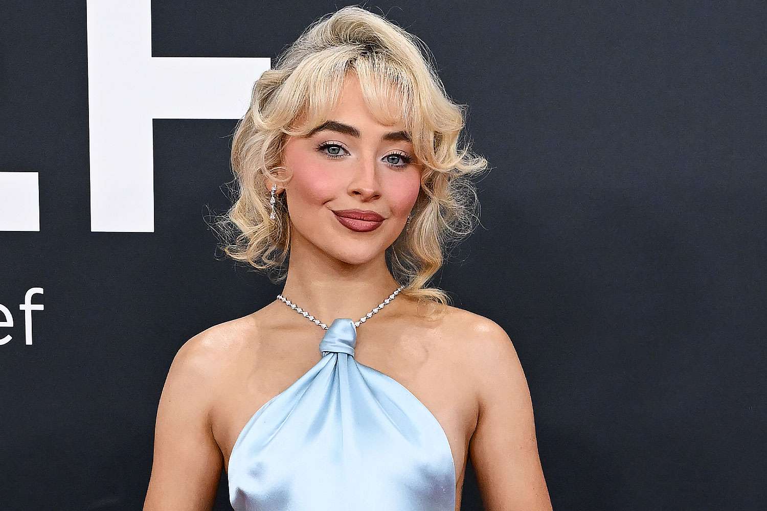 Sabrina Carpenter dezvăluie secretul din spatele noului său single, „Manchild”