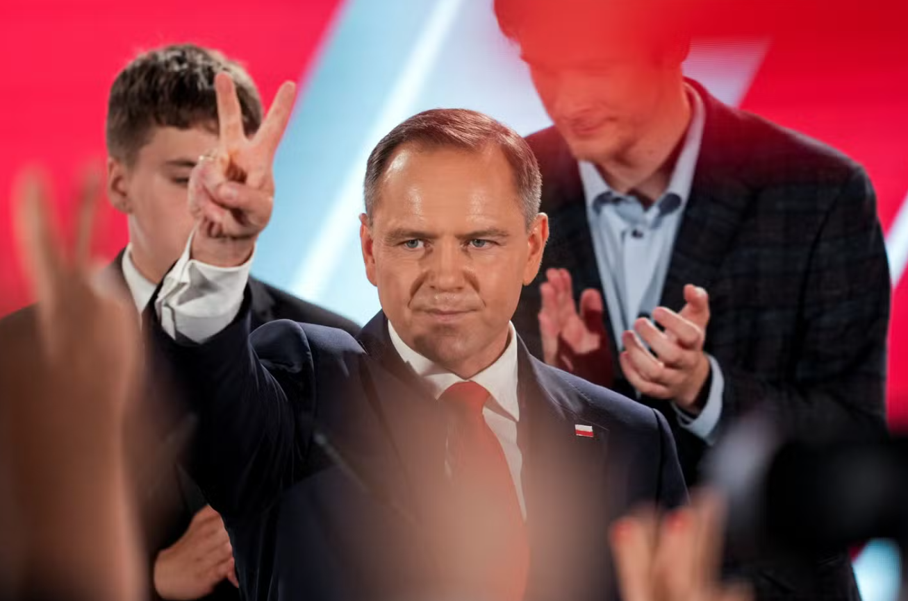 Karol Nawrocki a câștigat alegerile prezidențiale la limită. Ce înseamnă asta pentru Polonia