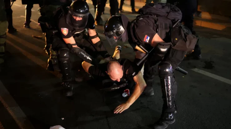 Peste 140.000 de persoane au protestat în Belgrad cerând alegeri anticipate și încetarea guvernării Președintelui Aleksandar Vucic