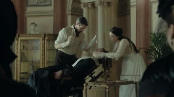 Cenușăreasa nu mai e victima perfectă. În „Sora cea urâtă”, Elvira, sora vitregă, devine eroina propriei tragedii