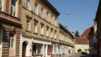 7.000 de brașoveni sunt somați să-și refacă fațadele locuințelor. Proprietarii care ignoră somațiile intră pe lista de penalizare