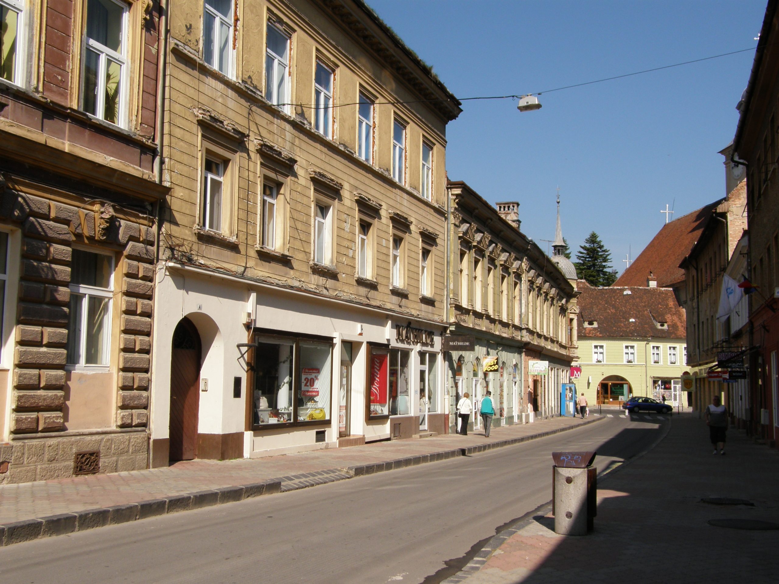 7.000 de brașoveni sunt somați să-și refacă fațadele locuințelor. Proprietarii care ignoră somațiile intră pe lista de penalizare