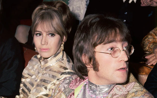 O scrisoare de dragoste a lui John Lennon către prima sa soţie, în care se plânge de sforăitul lui Paul McCartney, va fi scoasă la licitaţie la Londra