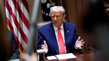 Trump va decide în „următoarele 2 săptămâni” dacă SUA atacă Iranul, anunță Casa Albă