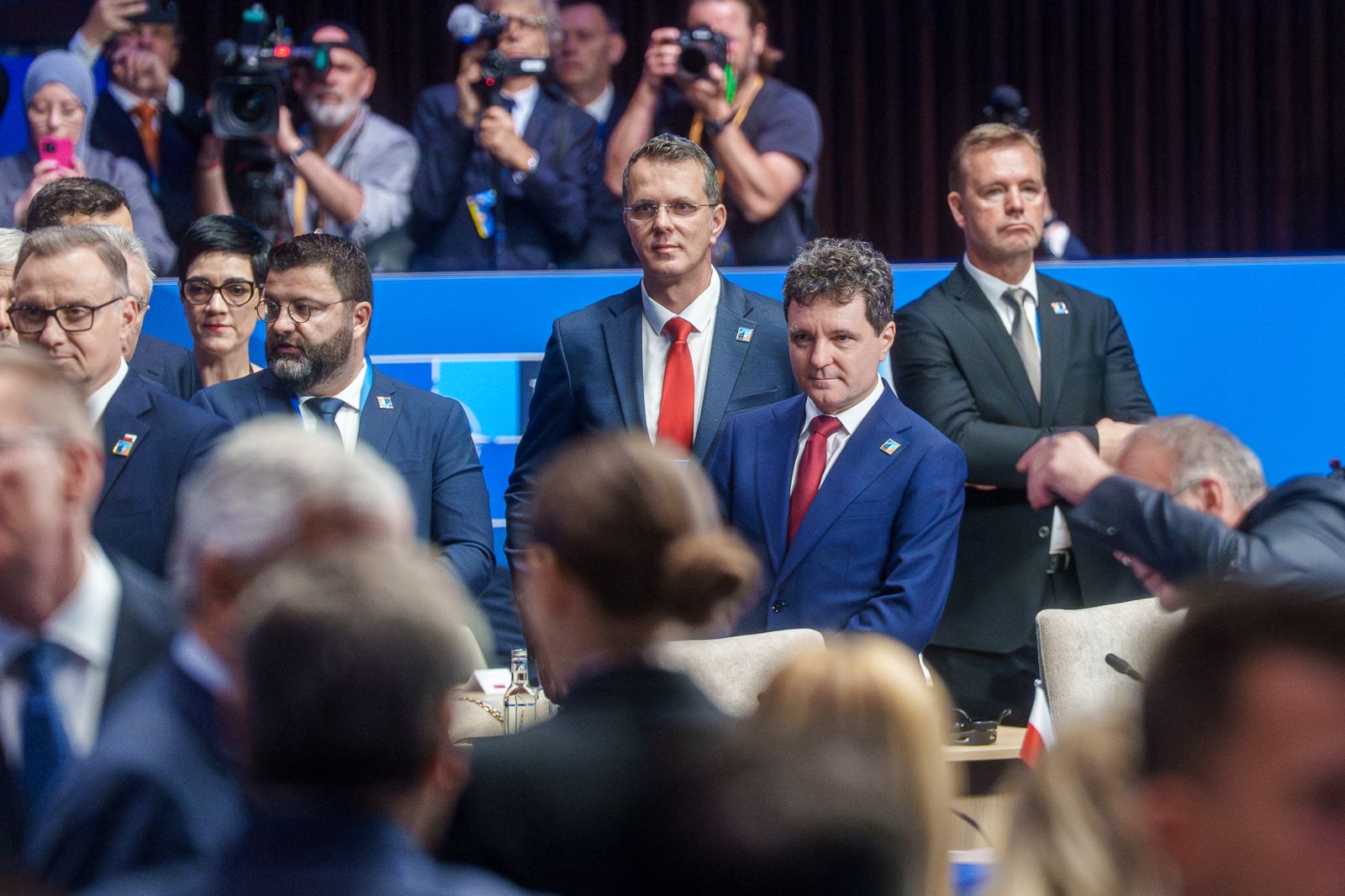 Nicușor Dan l-a „vânat” pe Donald Trump la Summitul NATO de la Haga. Președintele SUA nu a băgat în seamă delegația română