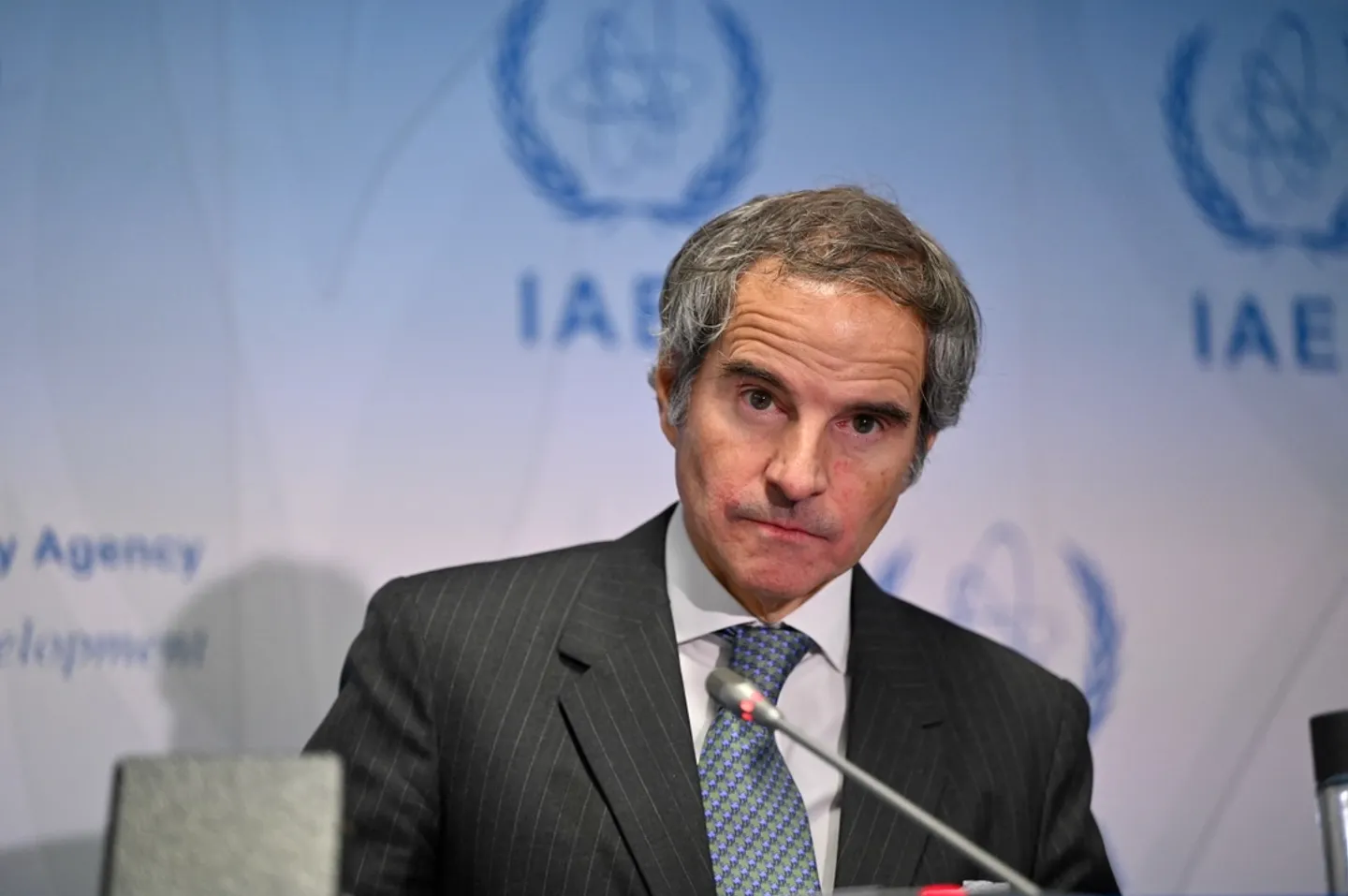 Iranul îi interzice directorului AIEA accesul la instalațiile sale nucleare și îndepărtează camerele de supraveghere de pe acestea