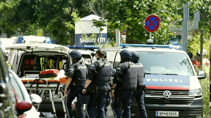 Austria declară trei zile de doliu național după cel mai grav atac armat din istoria țării, la un liceu din Graz. Ce se știe despre atacator