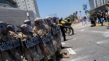 Trump a trimis Garda Națională în Los Angeles. O jurnalistă a fost împușcată cu un glonț de cauciuc