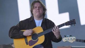 Lewis Capaldi a avut o revenire emoționantă cu o performanță „secretă” la Glastonbury, după doi ani de pauză
