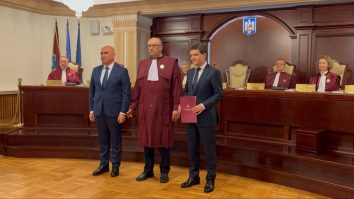 Motivarea CCR pentru secretizarea declarațiilor de avere este absolut halucinantă, iar Nicușor Dan este unul dintre beneficiari. Ce aberații sunt invocate