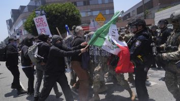 Trump trimite 700 de pușcași marini la protestele din Los Angeles