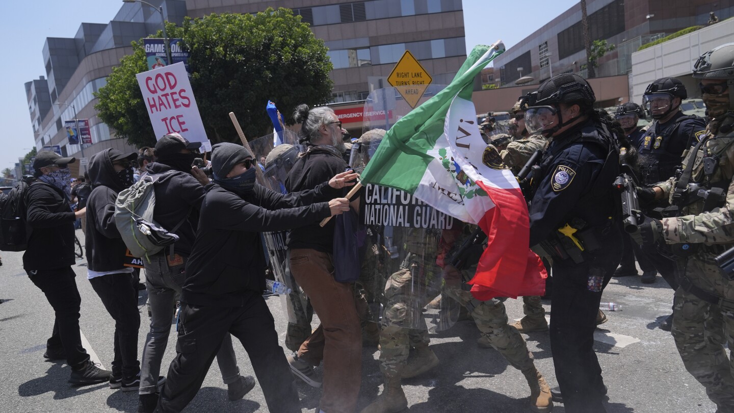 Trump trimite 700 de pușcași marini la protestele din Los Angeles