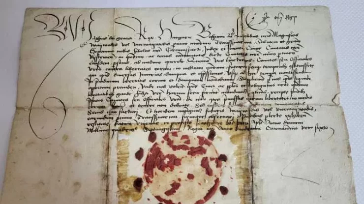 Un document regal din 1470, semnat de Matei Corvin, iese la lumină după 130 de ani. Arhiviștii din Bistrița l-au găsit printre acte vechi