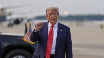 Trump câștigă în instanță: Statele Unite ar putea pune capăt dreptului la cetățenie prin naștere