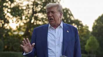 Trump spune că ar putea ridica sancțiunile împotriva Iranului dacă „dovedește că este pașnic”