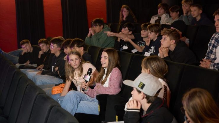 Școlile și tinerii de 12-19 ani din România primesc acces gratuit la o platformă de filme a Academiei Europene de Film 