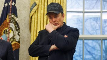 Compania X dă în judecată statul New York pentru a bloca legea privind discursul instigator la ură pe rețelele de socializare