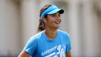 Emma Răducanu laudă conducerea turneului de la Wimbledon pentru că a împiedicat un bărbat care o urmărea să cumpere bilete