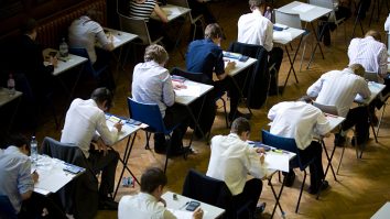 Bacalaureatul 2025 a început cu proba scrisă la Limba și Literatura Română