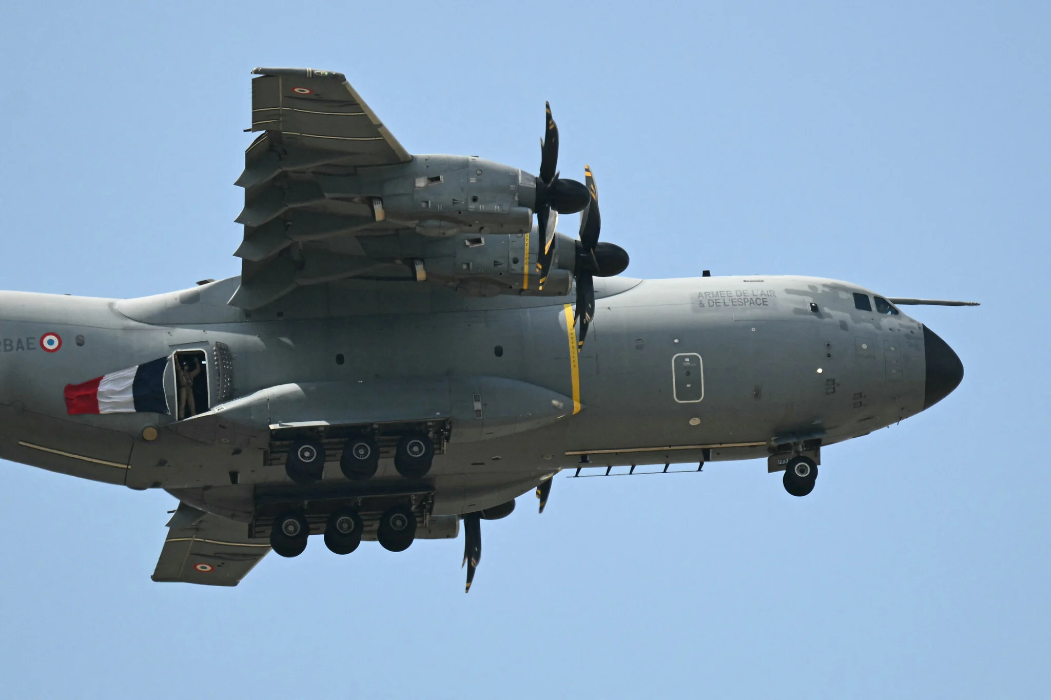 Franţa mobilizează aeronave militare A400M pentru a transporta cetăţeni francezi din Israel spre Cipru