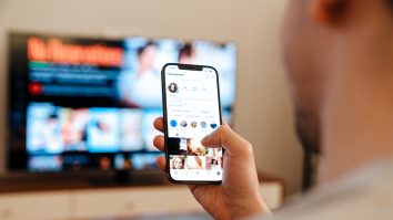 Cine te influențează mai mult: părinții sau un TikToker? Raluca Rus: „Părinții ar fi ok să nu reacționeze cu respingere sau control excesiv”