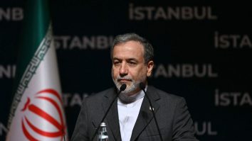 Ministrul iranian de Externe, Abbas Araghchi: „Trump a trădat nu doar Iranul, și-a trădat și alegătorii. Iranul își rezervă dreptul de a se apăra”