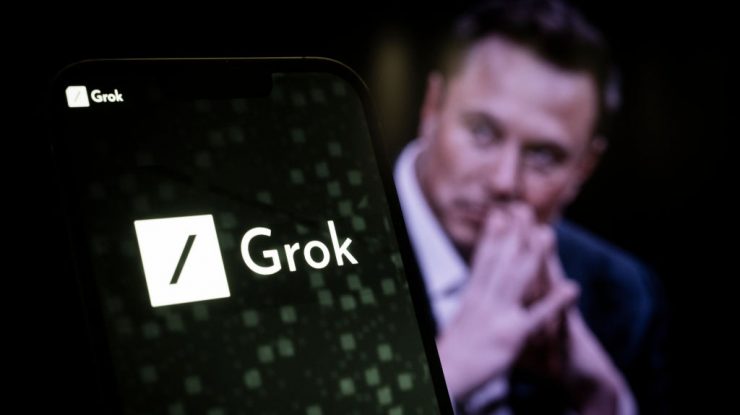 Musk spune că Inteligența Artificială este antrenată cu multe informații inutile. Vrea ca Grok să „rescrie” tot ce știm
