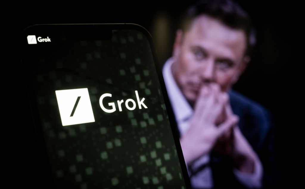 Musk spune că Inteligența Artificială este antrenată cu multe informații inutile. Vrea ca Grok să „rescrie” tot ce știm