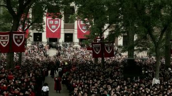 Harvard va putea primi studenți internaționali. O instanță federală a blocat pe termen nelimitat decizia administrației Trump