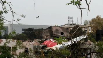 Autoritățile indiene caută să descopere cauza prăbușirii avionului Boeing 787. Ce ipoteze iau în calcul anchetatorii