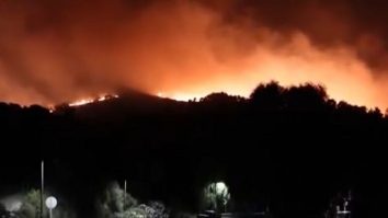 Grecii se luptă cu focul. Flăcările au cuprins nord-estul insulei Chios din Grecia/ Insula a fost plasată în stare de urgență