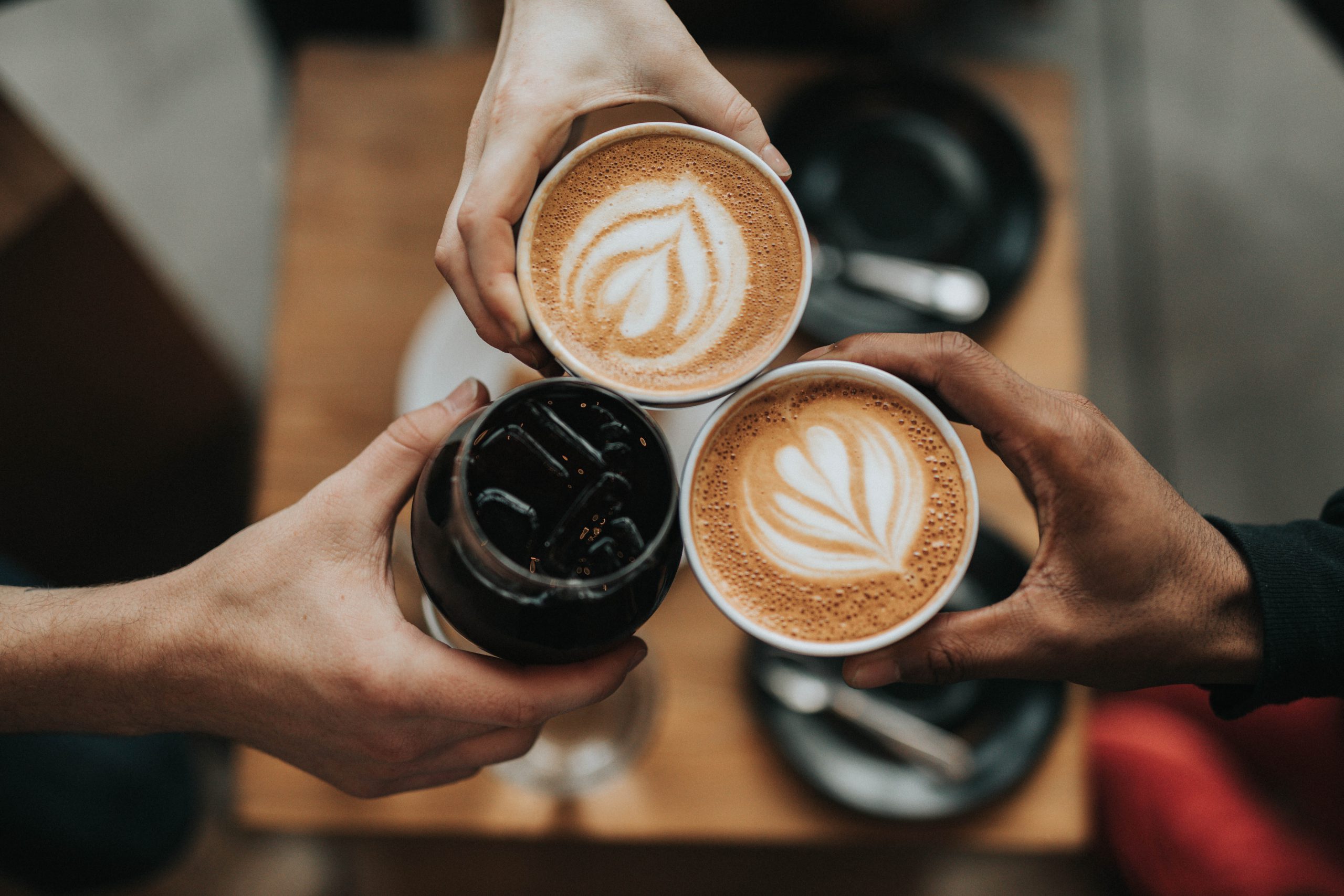 STUDIU. Trei cești de cafea pe zi pot ajuta femeile să îmbătrânească sănătos