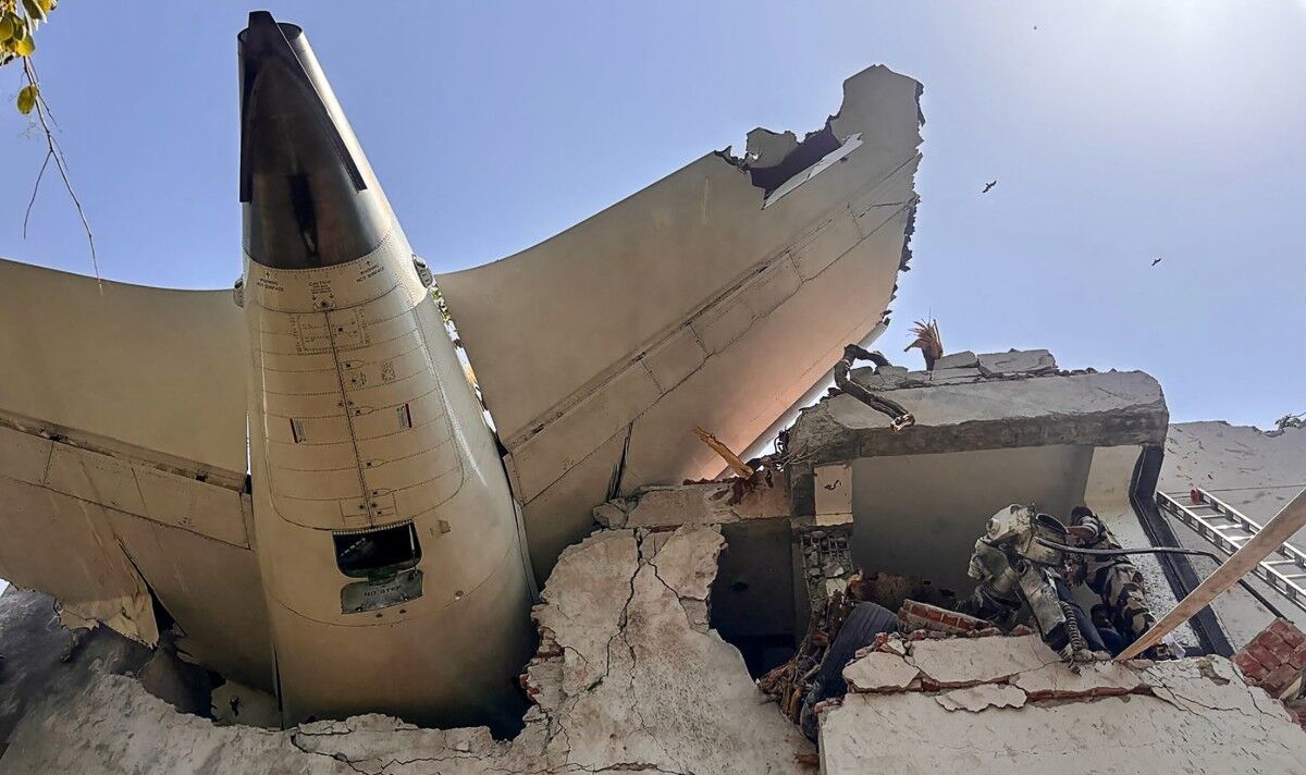 Anchetatorii indieni au recuperat cele două cutii negre ale avionului Air India. Cercetările vor fi realizate alături de o echipă de investigatori americani