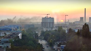Capitala respiră greu. 60% din poluarea din București provine de la noxele mașinilor