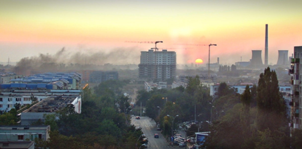 Capitala respiră greu. 60% din poluarea din București provine de la noxele mașinilor