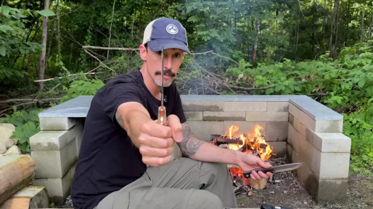 O nouă „meserie” prinde teren: Pe TikTok, foști pompieri și militari îți spun cum să te pregătești pentru un posibil Război Mondial