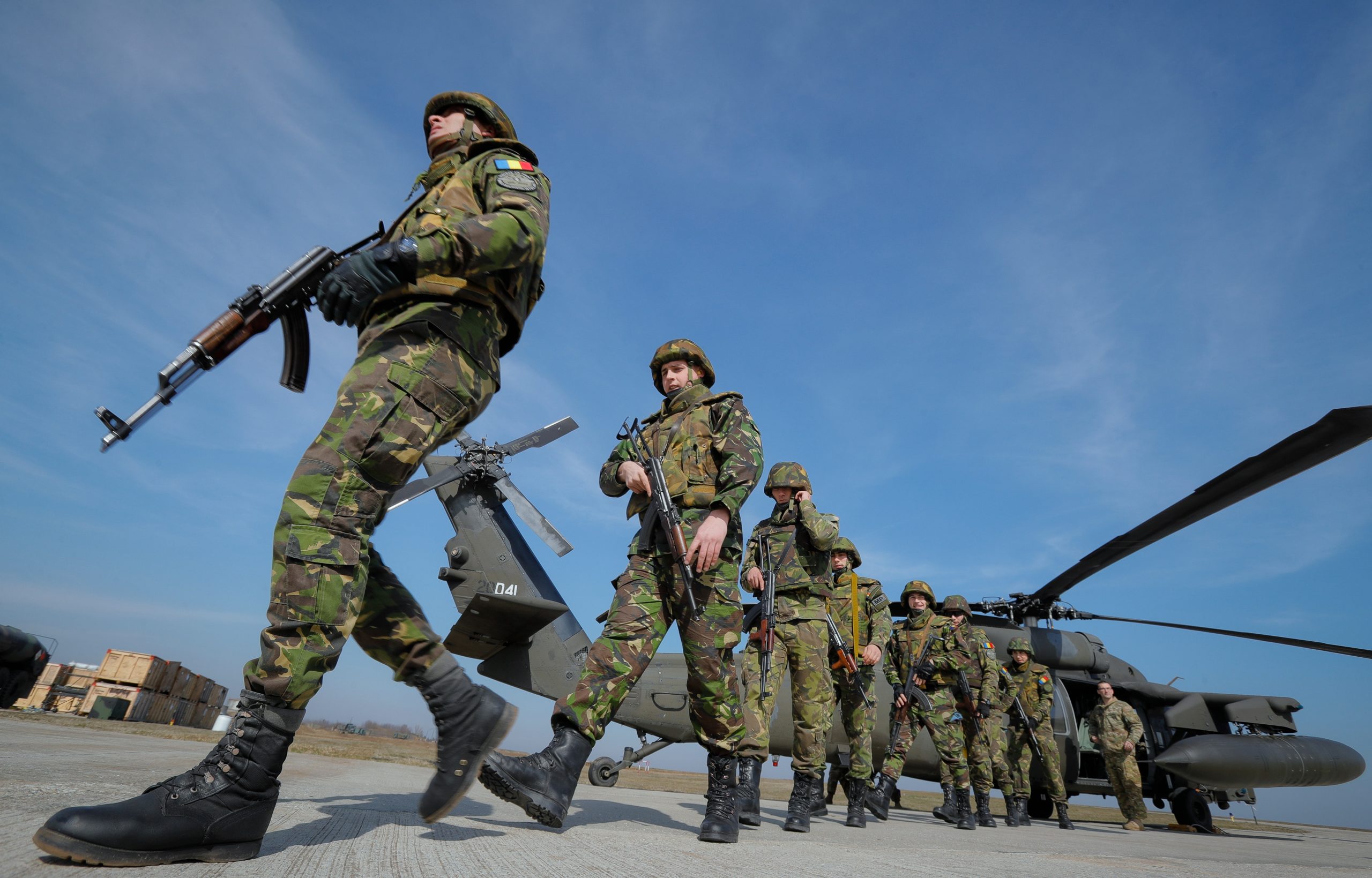 România își propune să crească armata cu cel puțin 10.000 de militari