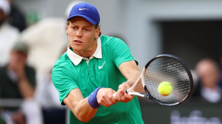 Jannik Sinner s-a calificat în finala masculină de la Roland Garros, după ce l-a învins pe Novak Djokovic