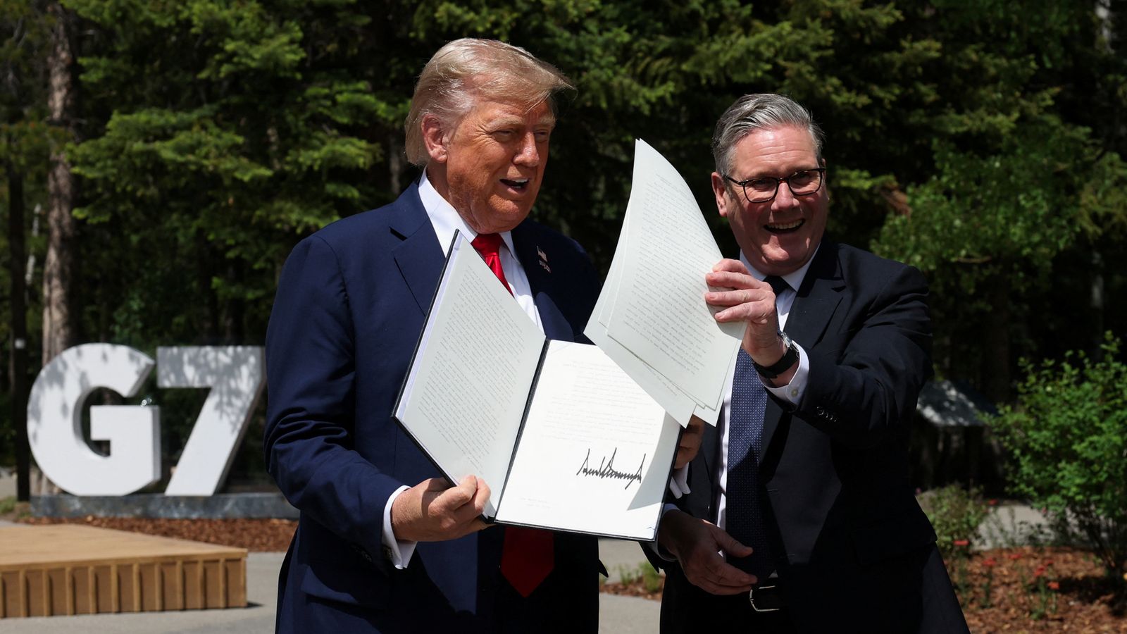 Donald Trump și Keir Starmer încheie o înțelegere comercială în cadrul Summit-ului G7.  Problema comerțului cu oțel rămâne nerezolvată