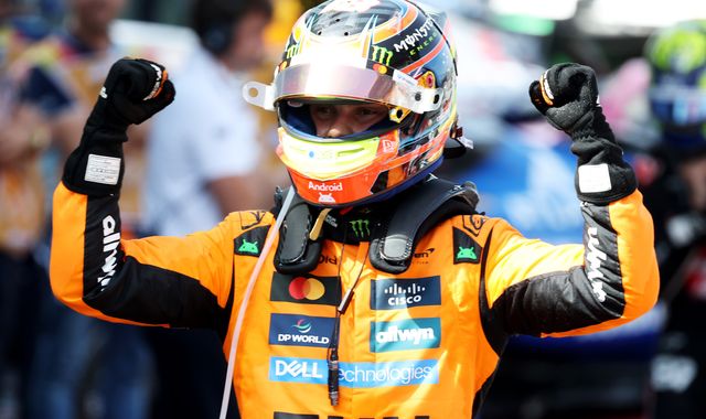 Oscar Piastri câștigă Marele Premiu al Spaniei. Max Verstappen a terminat pe locul 10, după ce a fost penalizat