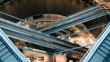 Stația de metrou Villejuif din Paris a devenit un loc de neratat pentru turiști. Structura principală are o gaură cilindrică uriașă